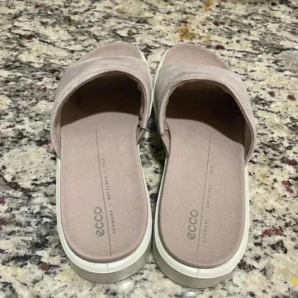 Ecco Yuma slides - Picture 2 of 9